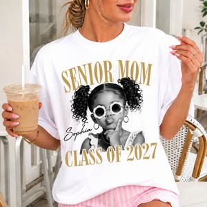 Custom Retro Senior Mom 2027 Comfort Shirt - Personalized Class of 2027 Gift, Proud Family Gift HO82 903210