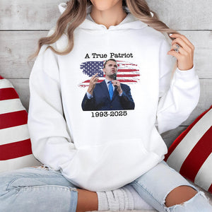 A True Patriot Charlie Kirk With US Flag Bright Shirt HO82 65906
