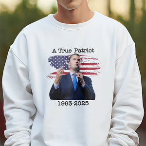A True Patriot Charlie Kirk With US Flag Bright Shirt HO82 65906