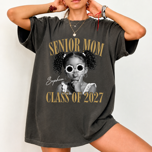 Custom Retro Senior Mom 2027 Comfort Shirt - Personalized Class of 2027 Gift, Proud Family Gift HO82 903210