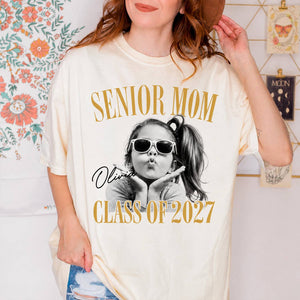 Custom Retro Senior Mom 2027 Comfort Shirt - Personalized Class of 2027 Gift, Proud Family Gift HO82 903210