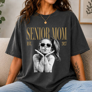 Custom Retro Senior Mom EST. 2027 Comfort Shirt - Personalized Class of 2027 Gift, Proud Family Gift HO82 903256
