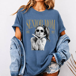 Custom Retro Senior Mom EST. 2027 Comfort Shirt - Personalized Class of 2027 Gift, Proud Family Gift HO82 903256